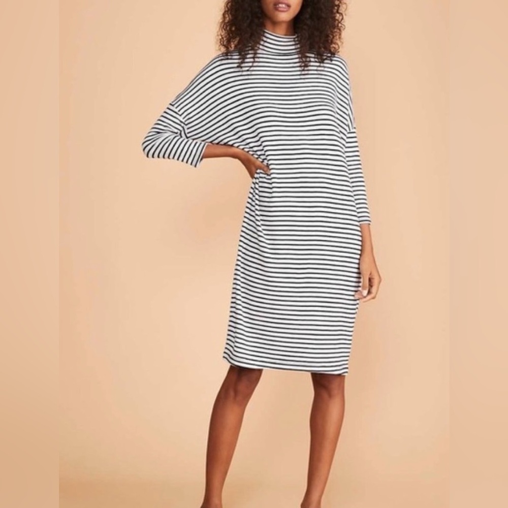 LOU & GREY Striped Black and White Oversized Long sleeve Dress. Size Small